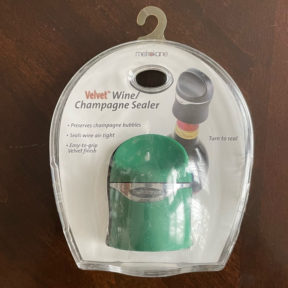 Velvet Green Wine & Champagne Sealer by Metrokane (NWT)